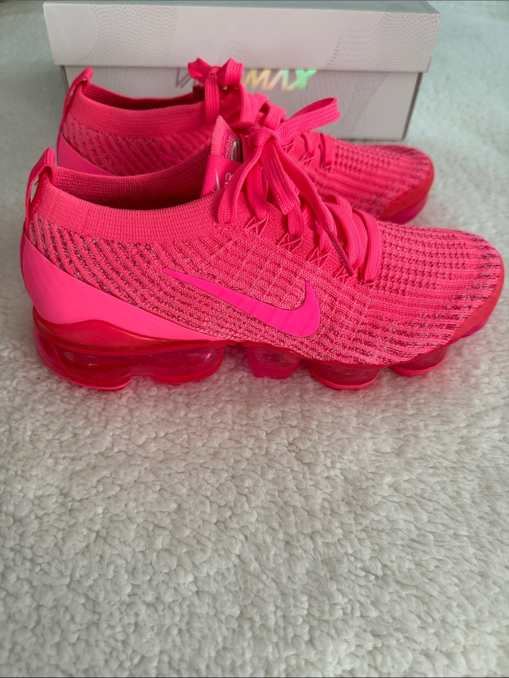 Nike Vapormax Flyknit 3 in Hyper Pink